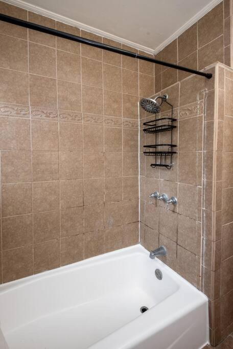 Exposition Park Sleeps 4 Apartment Los Angeles